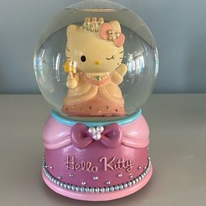 Hello Kitty Musical Snowglobe